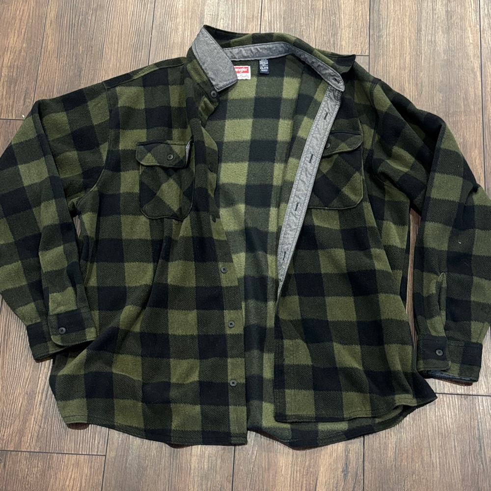 Wrangler Men's Olive and Black Plaid Flannel